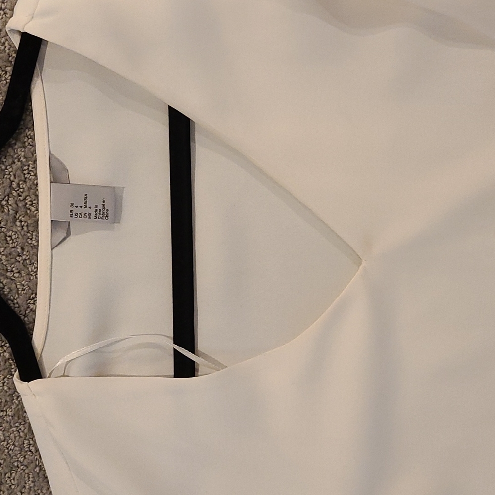 Blouse - Picture 2 of 3